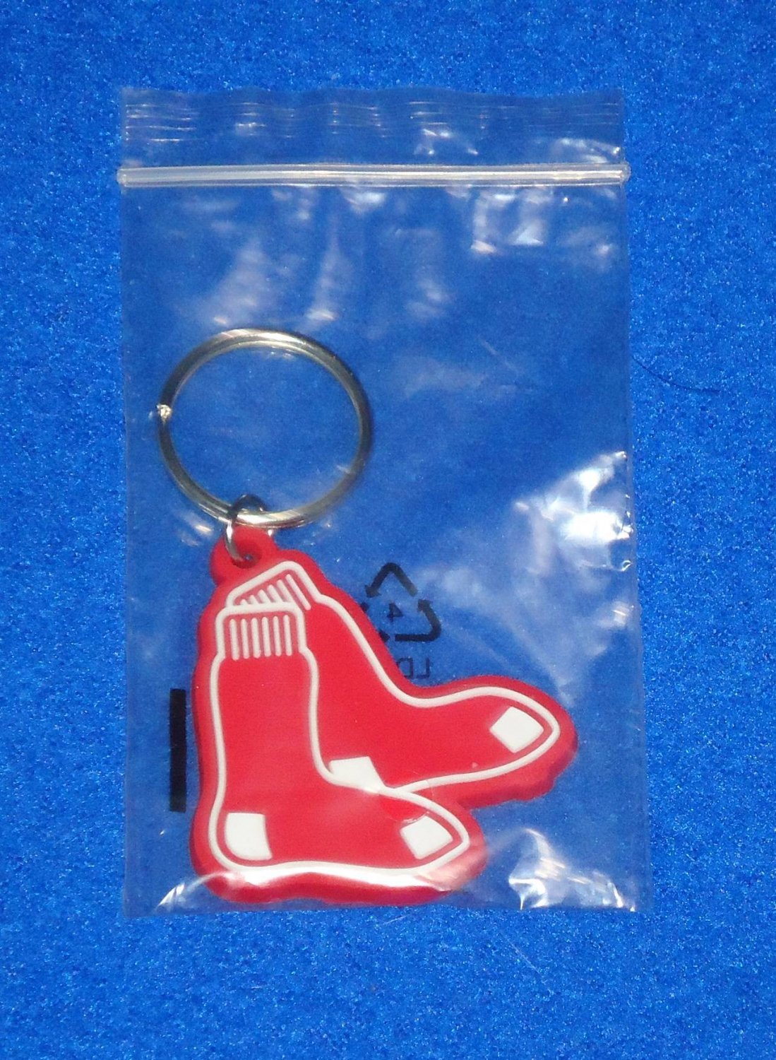 BRAND NEW SENSATIONAL MLB BASEBALL TEAM BOSTON RED SOX KEYCHAIN COLLECTOR'S ITEM