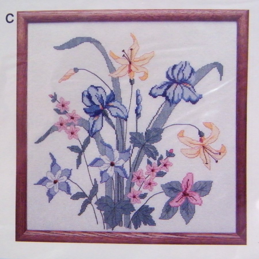 Creative Circle IRIS FLORAL Cross Stitch Kit 18" in 14-count Aida Cloth 0184