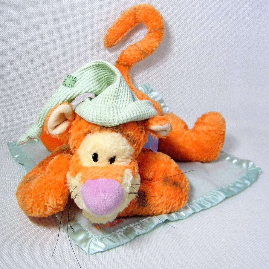 Winnie the Pooh SLEEPYTIME TIGGER Plush on Blanket Lovey Disney Gund