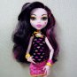 Monster High DRACULAURA - CREEPATERIA - Fashion Doll with Outfit