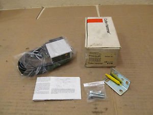 1 NIB CUTLER HAMMER E64CCL2C PHOTOELECTRIC DIFFUSE REFLECTIVE SERIES A1