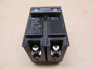 1 CUTLER HAMMER BR BR220 20 AMP 2 POLE 120/240 VAC CIRCUIT BREAKER 20A C220 2P