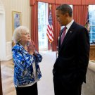BETTY WHITE WITH PRESIDENT OBAMA 5x7 Photo BETTY WHITE WITH PRESIDENT OBAMA 5x7 Photo