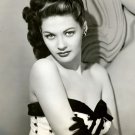 YVONNE DE CARLO (THE MUNSTERS) 5x7 Photo YVONNE DE CARLO (THE MUNSTERS) 5x7 Photo