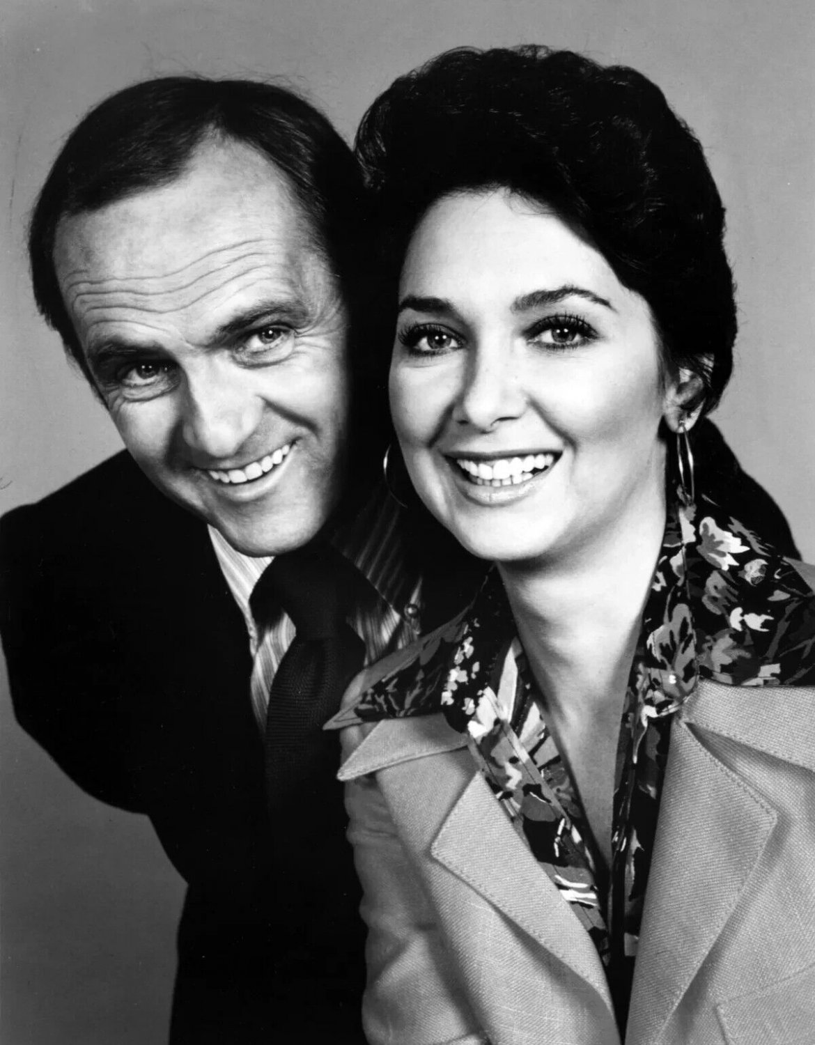 BOB NEWHART & SUZANNE PLESHETTE 8X10 Glossy Photo