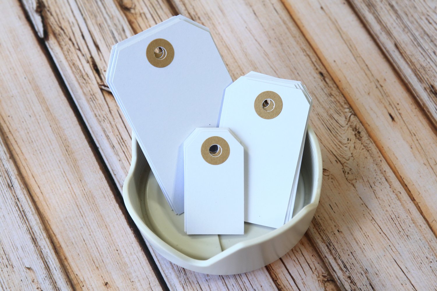 Medium Smooth White reinforced luggage gift tags