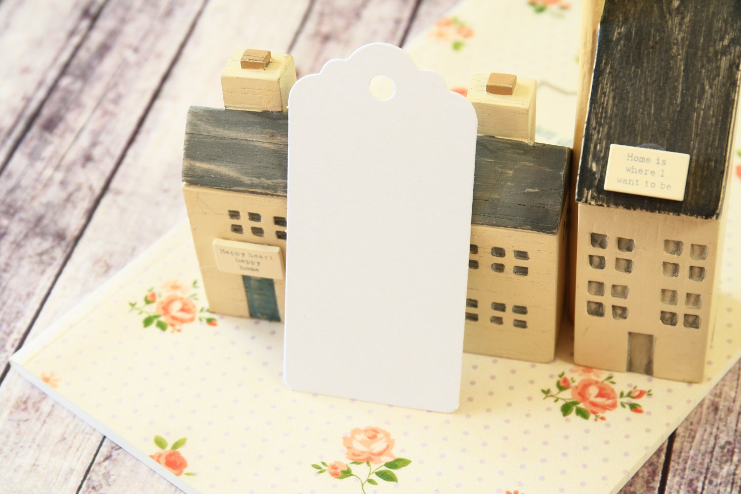 Smooth White large scallop swing tags
