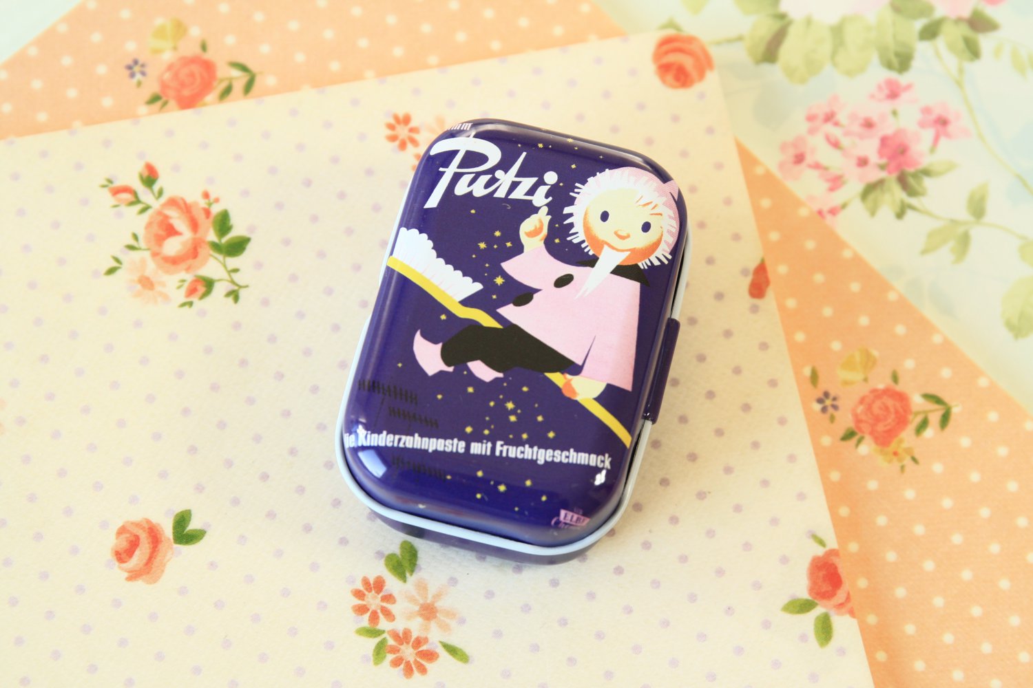 Putzi retro cartoon mini tin box