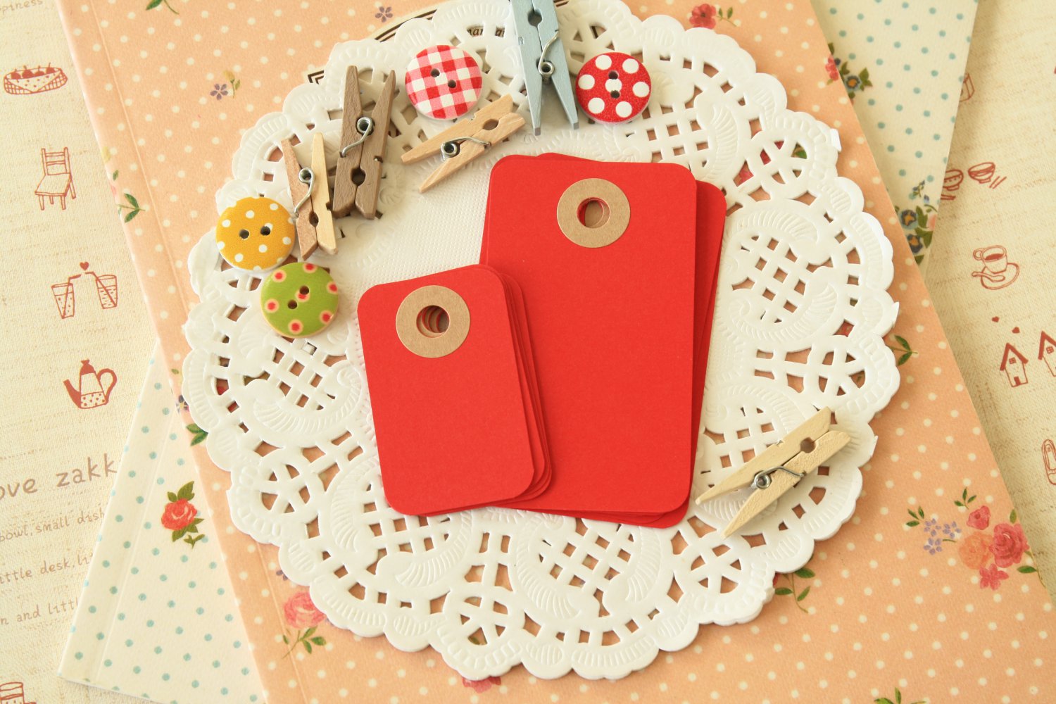 Apple Red midi rounded gift tags