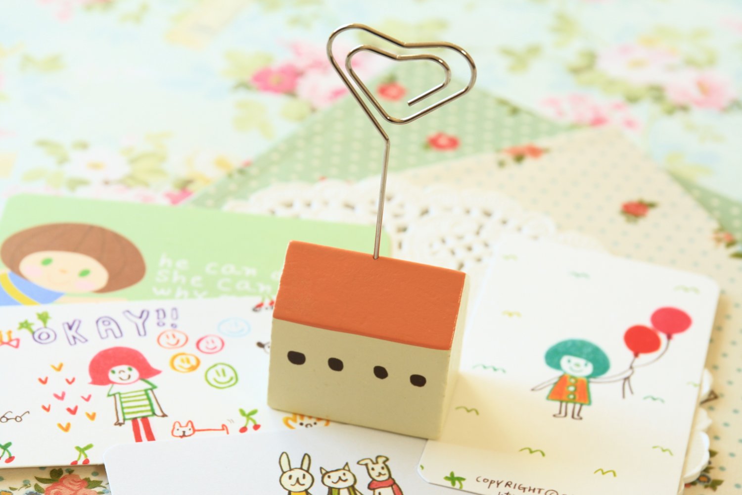 Pink House Memo Clip Card Holder