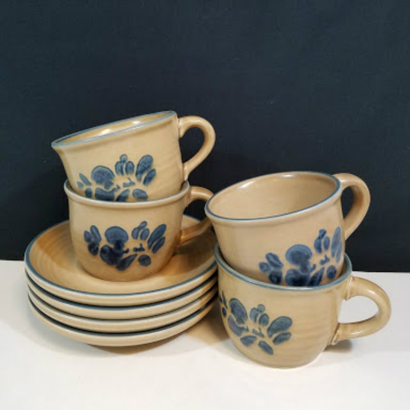 Pfaltzgraff Folk Art Cups and Saucers Set of 4 Tan with Blue 6 Ozs Vintage