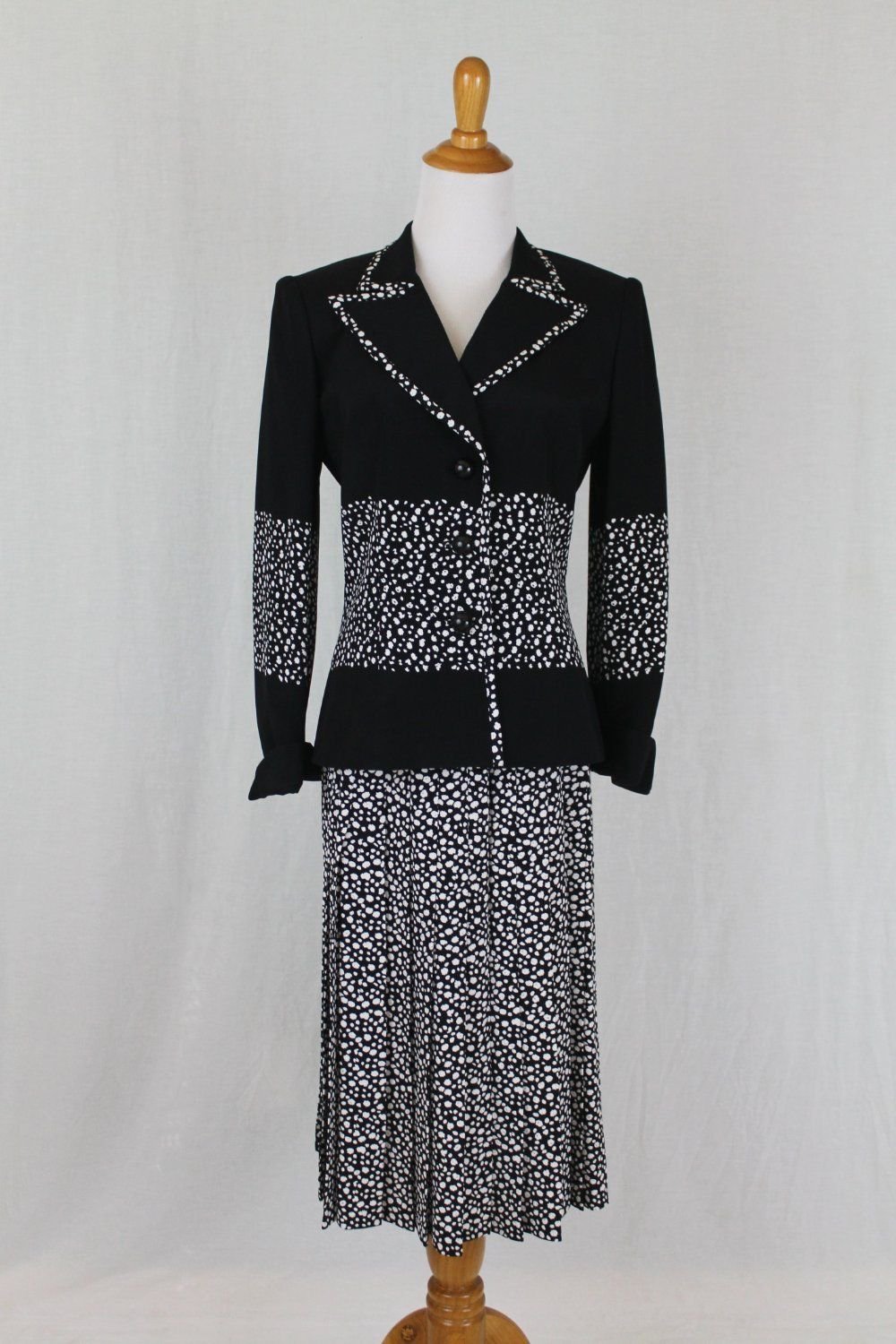 Vintage DAVID HAYES Black & White Silk Suit Pleated Skirt Ensemble Size 6 38