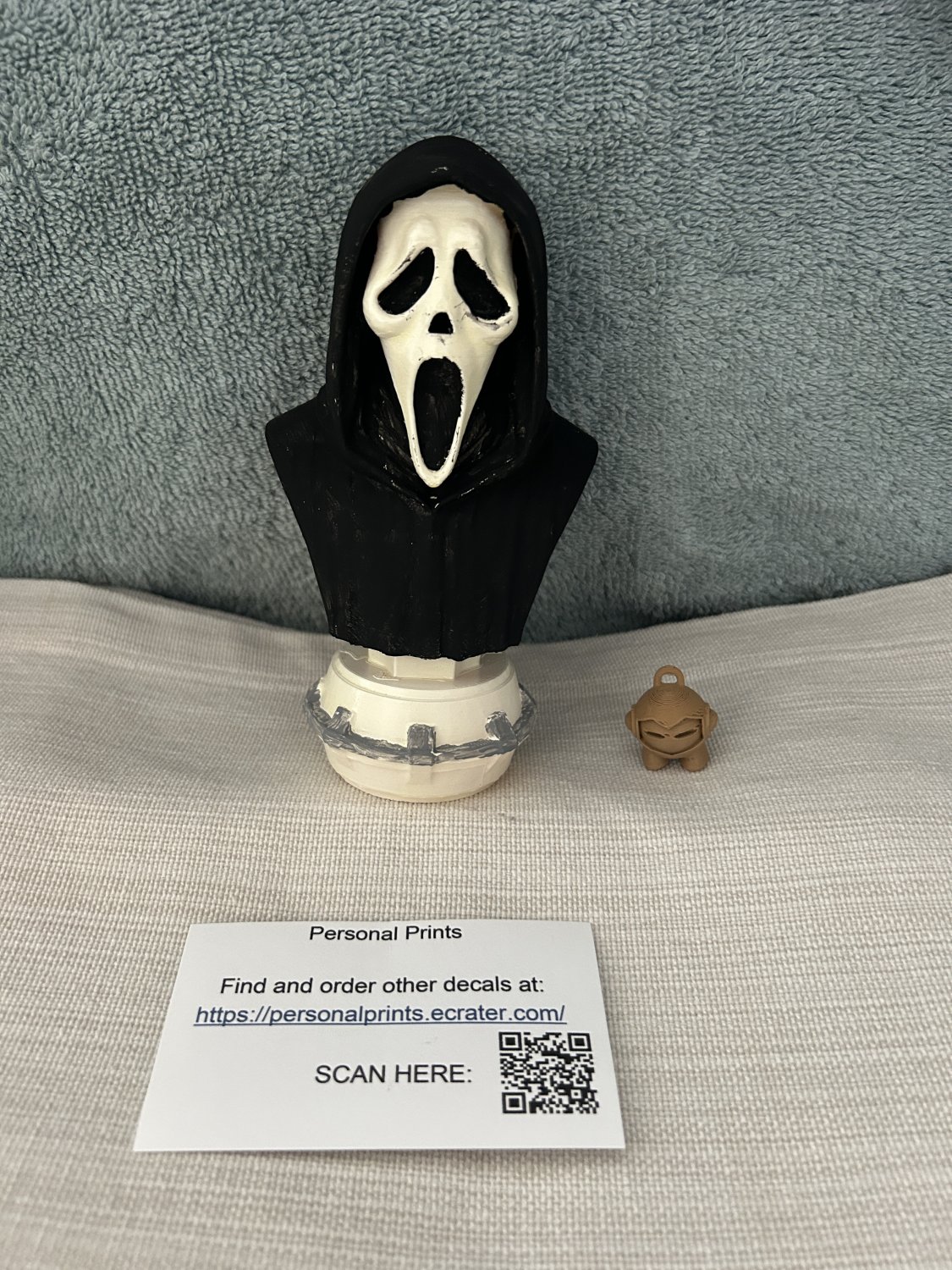 Scream Face on a Stand &acirc;�� Horror Fan Collectible