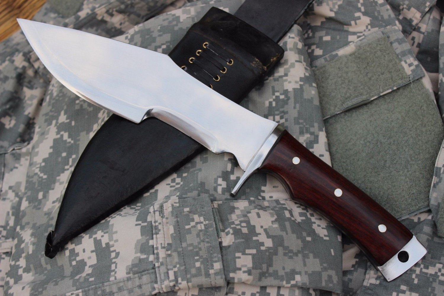 9.5"Arrowhead Bowie Machete, Hand Forged Full Tang Blade EGKH Handmade in Nepal.
