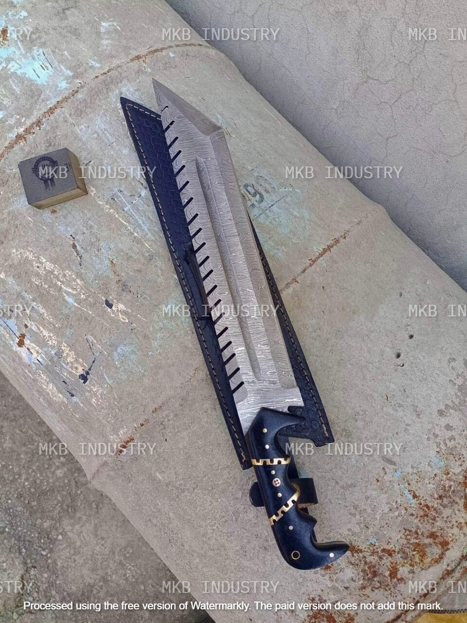 Hand-made Fixed Blade Damascus Tracker Knife Tanto Blade Knife Hunting Knife.
