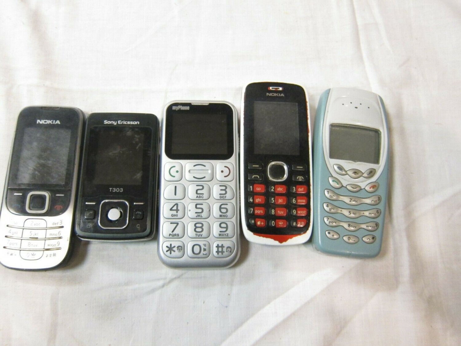 mobile phones  old 3"Nokia " "Sony erik"My phon" ,  5  pc