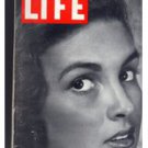 LIFE MAGAZINE - NOVEMBER 23 1953 SANDRA KRASNE COLLEGE ART STUDENT