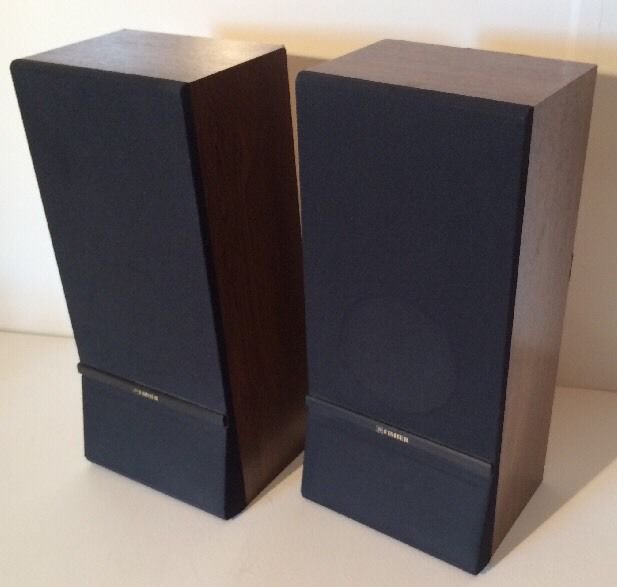 Set of two Floor-Standing Tower Vintage Fisher Speakers Model MS-710