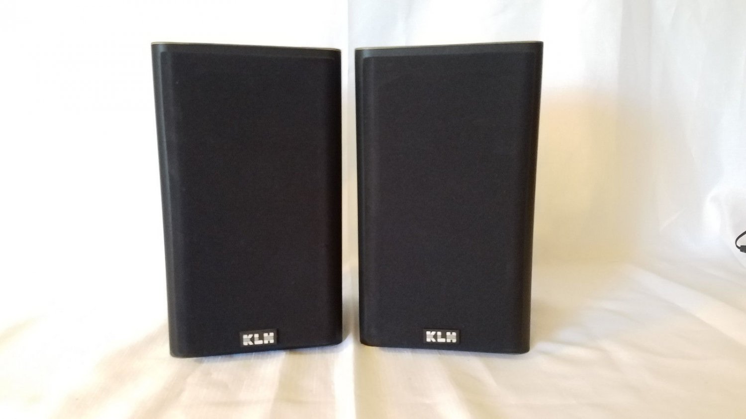 Vintage KLH AV1001 Series BOOKSHELF SPEAKERS, 80 WATTS PEAK