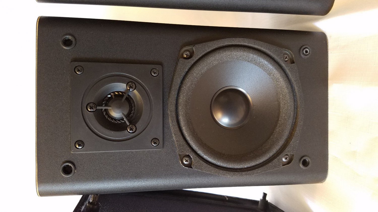 Vintage KLH AV1001 Series BOOKSHELF SPEAKERS, 80 WATTS PEAK