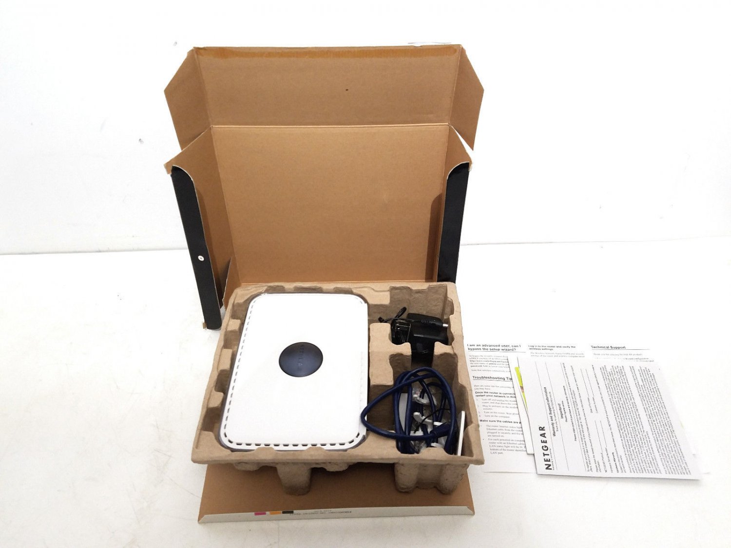 NETGEAR RangeMax Wireless Router WPN824 - Tested for Power