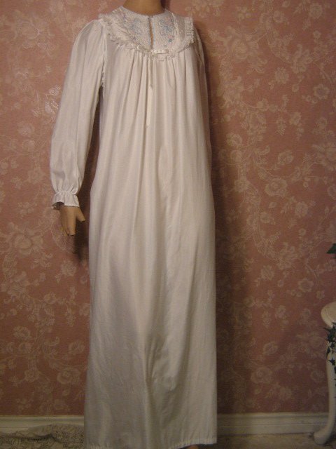 Giligan Vintage Nightgown S Long White embroidery Satin Flannel S ...