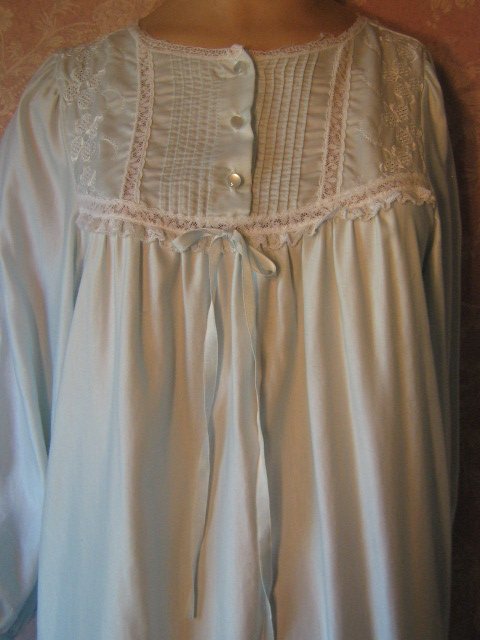 Barbizon Cuddleskin vintage Nightgown Long Sleeve Satin lacy S Petite