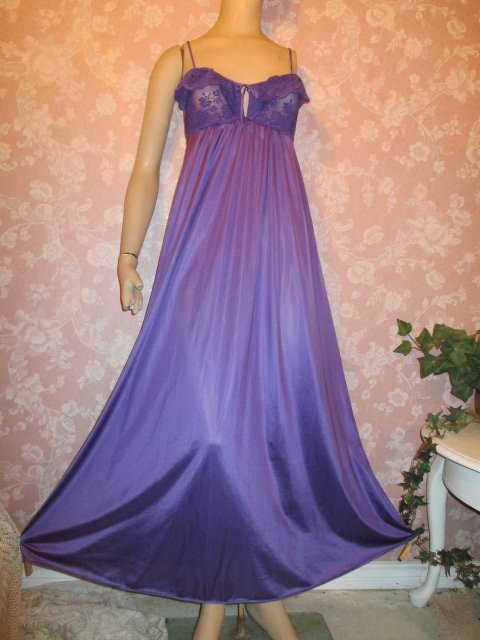 Maidenform 70s Vintage Nightgown S M Ruffle Bust Long Full Sweep Purple