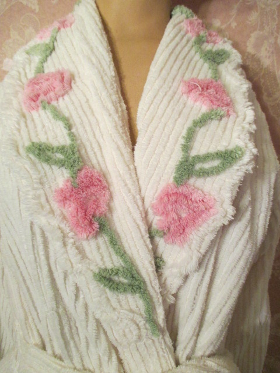 sold Vintage Chenille Robe white Pink Floral Small Med Wrap Robe Pink Roses