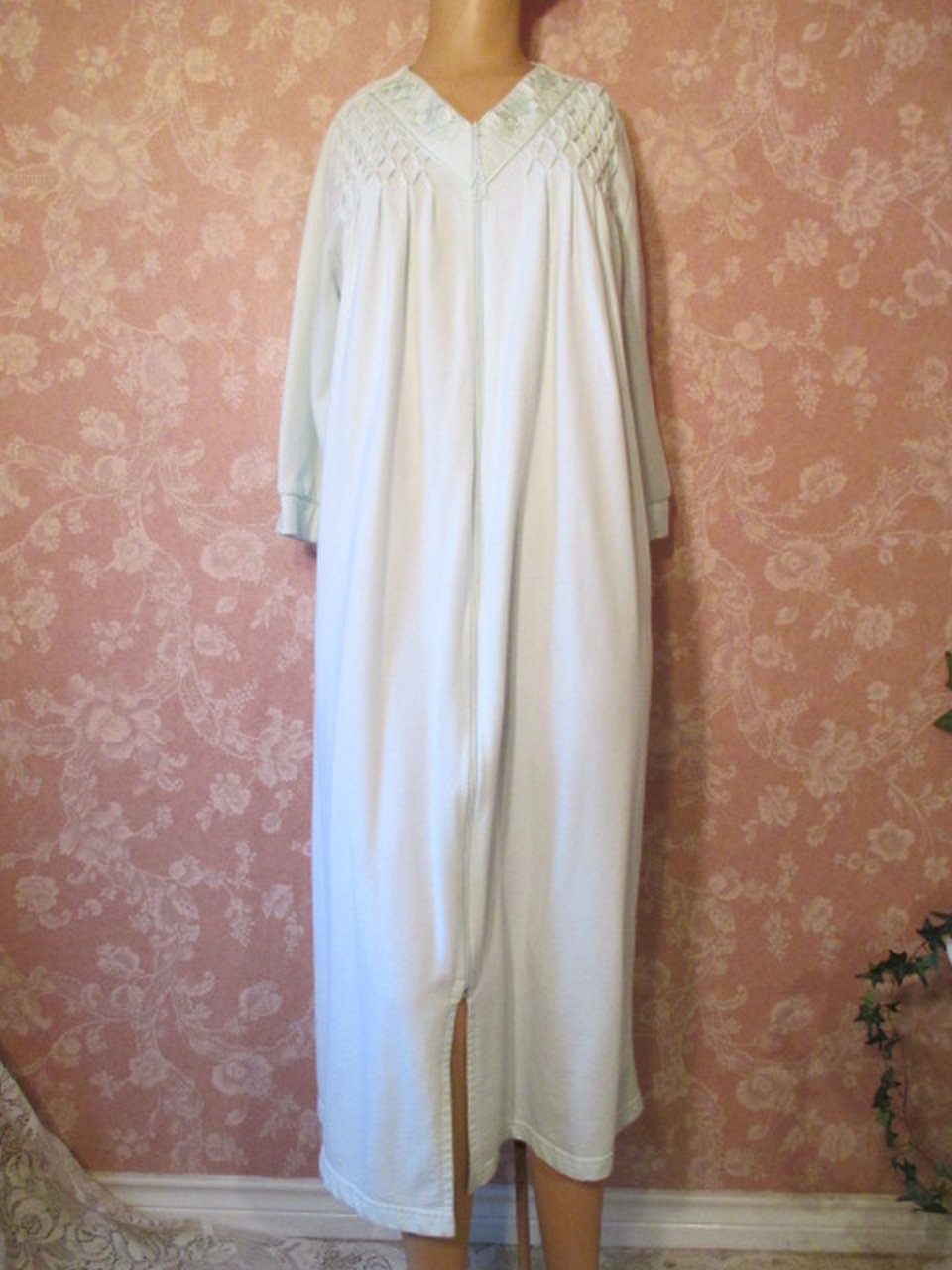 Miss Elaine Vintage Robe Zip Front Lounger Long Aqua Smocked S M Long Sleeve Cotton Blend