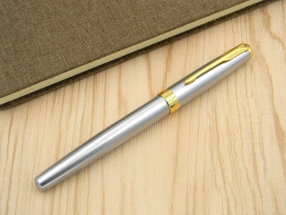 Pen Business Class Steel ROLLERball Stainless Trim Gold Silver Classic Parker