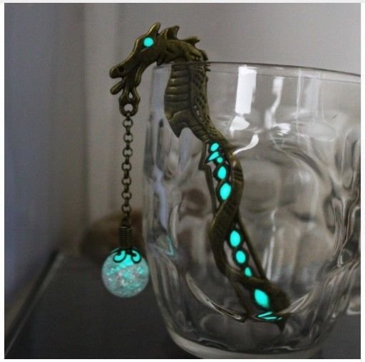 GLOWING DRAGON BOOKMARK - GLOW IN THE DARK DRAGON - 1 PCS - FREE SHIPPING !!!