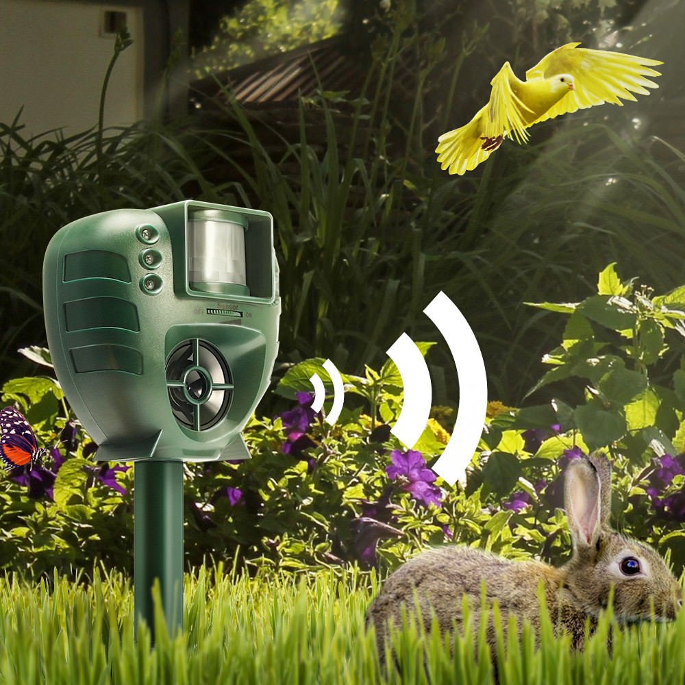 Ultrasonic Animal Repeller Dog Cat Insect Flash Light Repellent Garden Expeller
