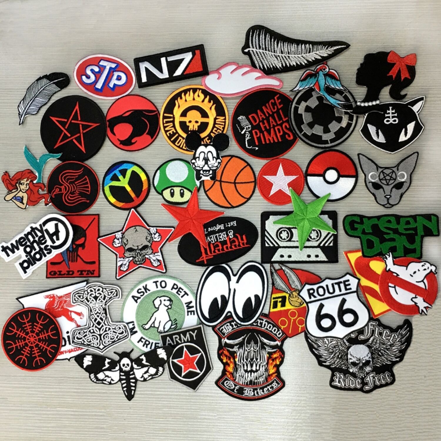Mix Random Cartoon Patch 24Pcs Rock Punk Sport Car Racing Logo Iron Sew Patches