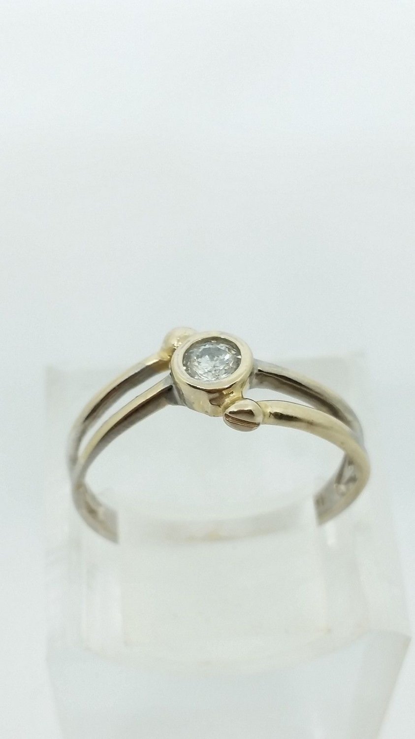 Unique 14K Two Tone White Gold Solitaire Diamond Ring Size 7.75