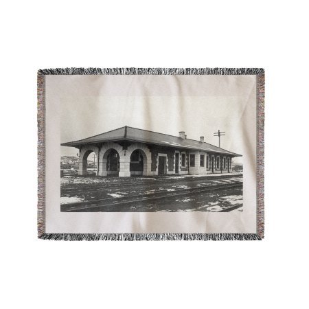 Klamath Falls, Oregon - Exterior View of Southern Pacific Depot (60x80 Woven Chenille Yarn Blanket)