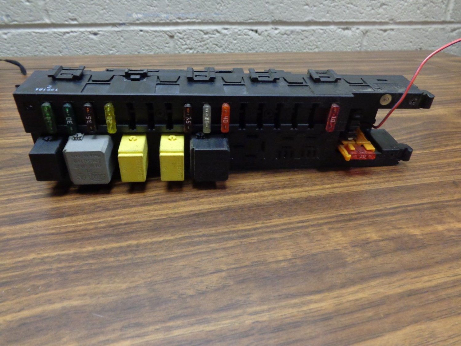 W203 C230 C240 C320 REAR FUSE BOX SAM MODULE PART 2035450701