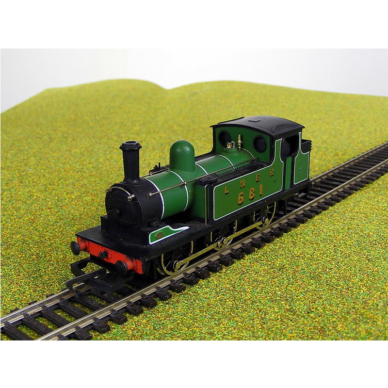 LNER Class J72 0-6-0 British Steam Locomotive for 00 Gauge Model Railway