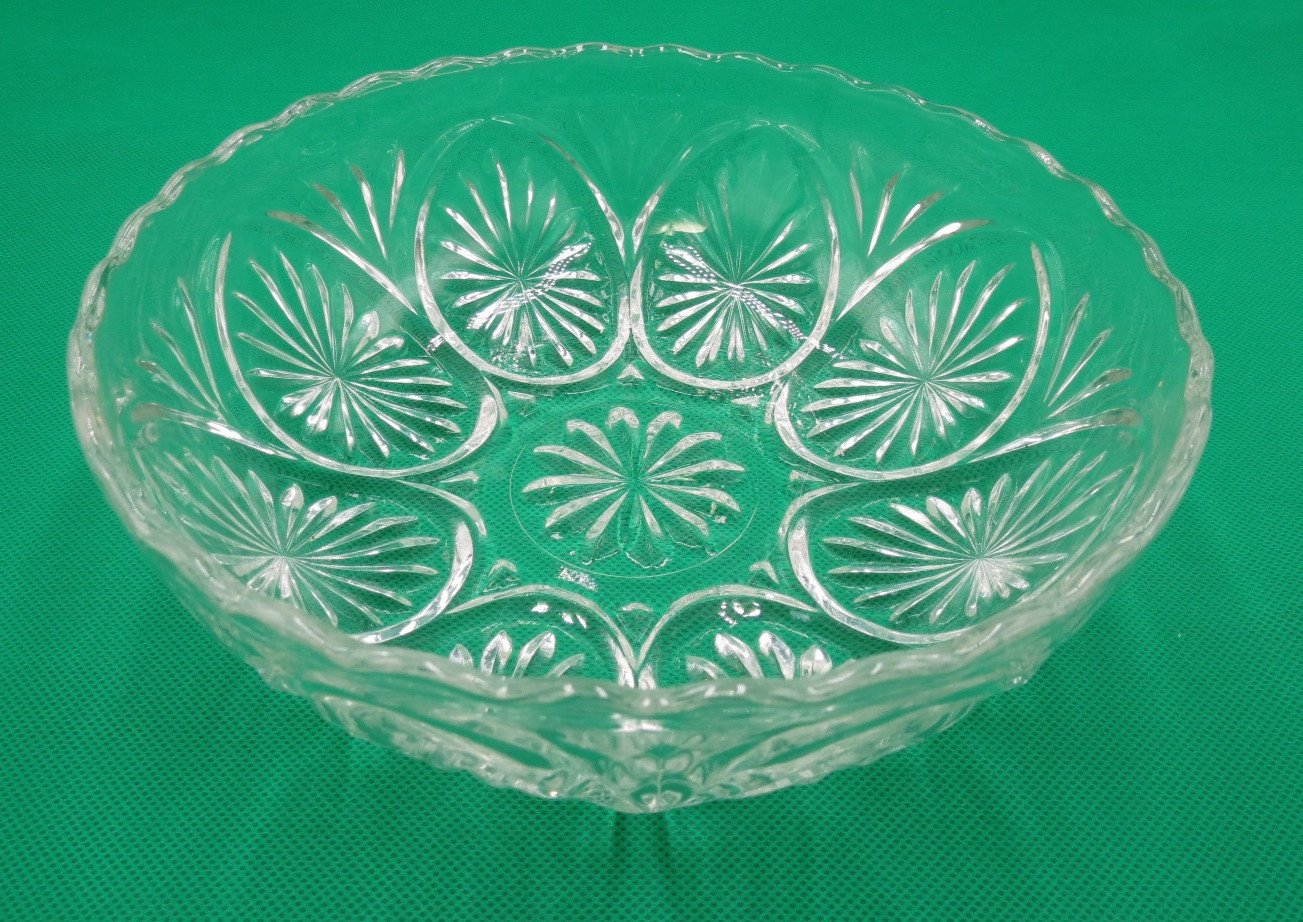 Anchor Hocking Medallion Clear Glass Serving Bowl
