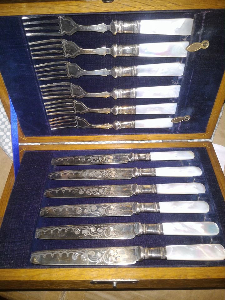 Flatware FRUIT SEAFOOD Silverplate MOP Antique Box Mother of Pearl