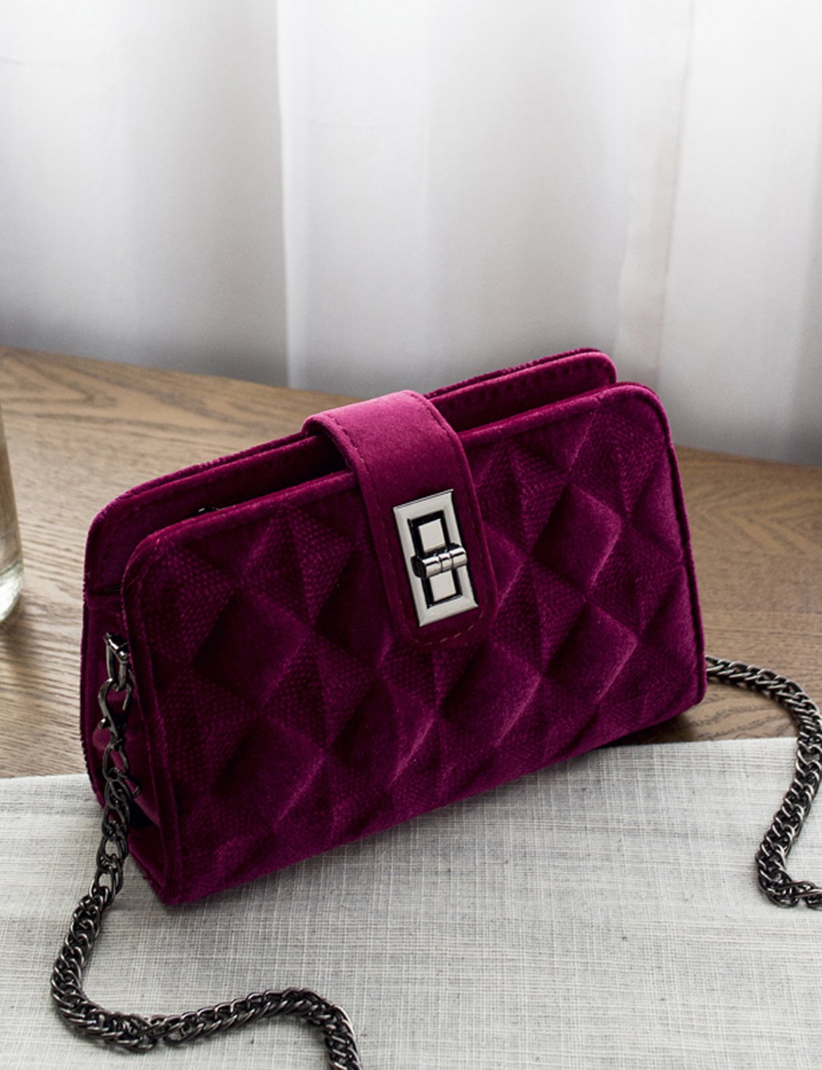 Rose red Solid Geometric Pattern Cross-body Bag with Link Chain Strap