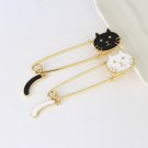 1pc Cute Wagging Tail Little Kitten Black And White Cat Brooches - 2 colors