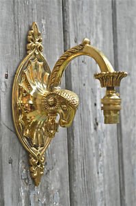Superb Victorian style solid brass rams head wall light sconce lamp