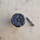 A ANTIQUE STYLE ENGLISH TUDOR ROSE IRON FURNITURE KNOB DRAWER DOOR HANDLE WH60