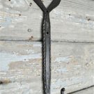 A BEAUTIFUL LARGE LEAF TOP HAMMERED WROUGHT IRON COAT HOOK WALL HOOK LT1