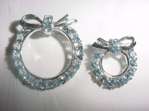 Two Matching VINTAGE Blue RHINESTONE Brooches Pins FREE SHIPPING