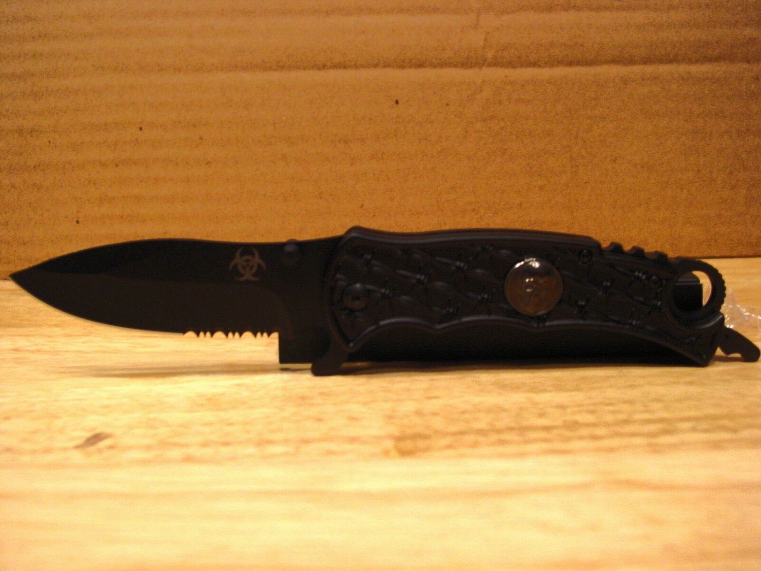 SKULL AND BARBED WIRE SPRING ASSISTED KNIFE BLADE WITH BELT CLIP 2