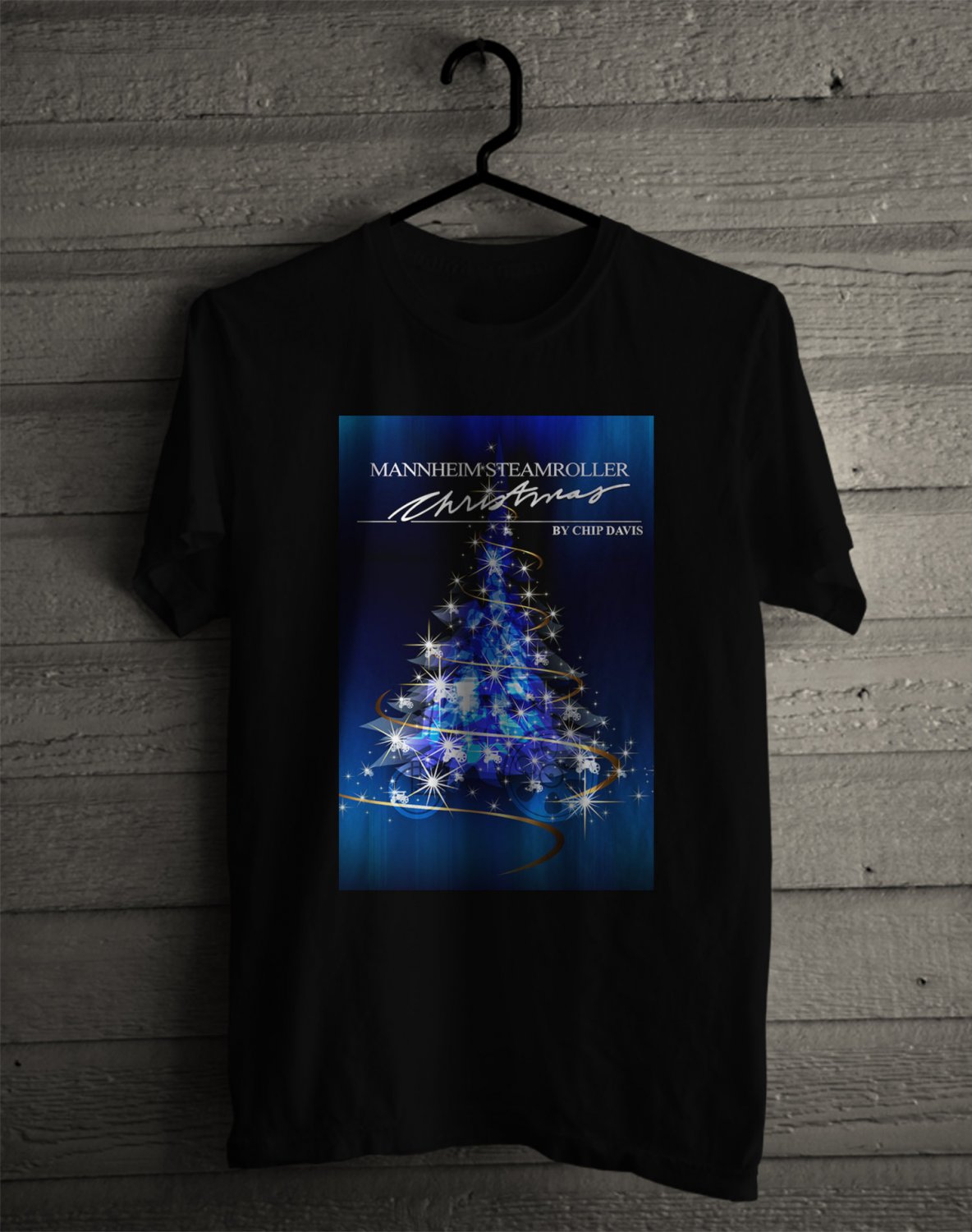 MANNHEIM STEAMROLLER CHRISTMAS EVE BY CHIP DAVID GREEN RED TOUR 2023 FRONT SIDE BLACK TEE ADL01