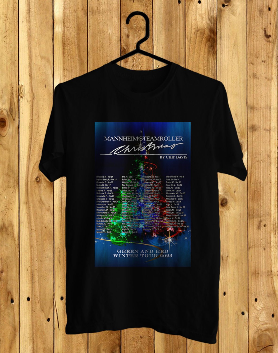 MANNHEIM STEAMROLLER CHRISTMAS EVE BY CHIP DAVID GREEN RED TOUR DATE 2023 FRONT SIDE BLACK TEE ADL01