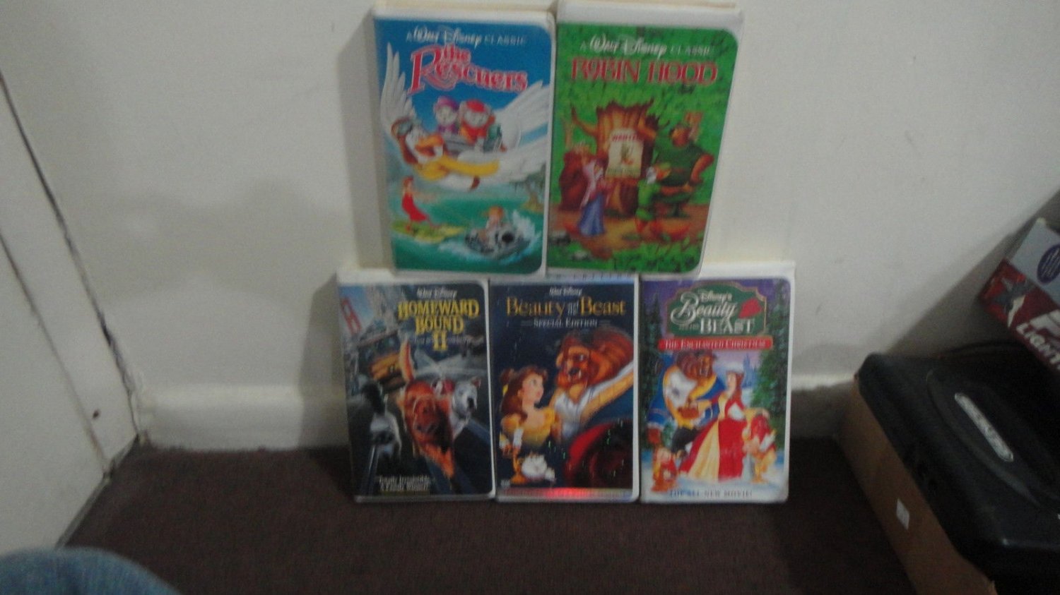 Lot of 5 WALT DISNEY Family Films VHS Tapes - The Rescuers - Robin Hood + More!